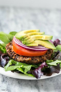 5-Ingredient Black Bean Quinoa Burgers