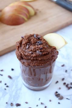 5 Ingredient Vegan Chocolate Hummus