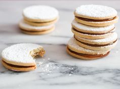 Alfajores Con Cajeta (Vanilla Shortbread With Goat's Milk Toffee