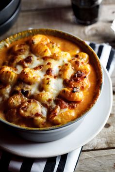 Baked gnocchi with bacon, tomato and mozzarella