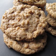 Biscoff Oatmeal Toffee Crunch Cookies