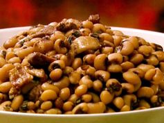 Black-Eyed Peas with Bacon and Pork