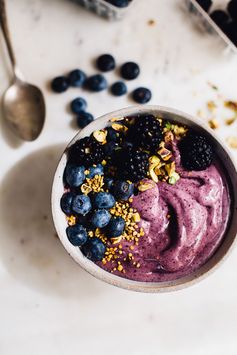 Blueberry Banana Smoothie Bowl with Coconut Milk