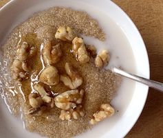 Breakfast Amaranth With Walnuts and Honey