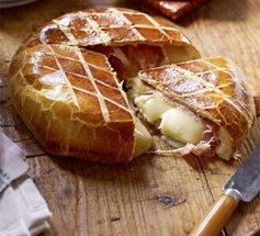 Brie wrapped in prosciutto & brioche