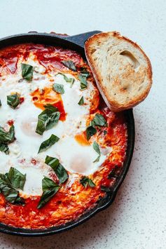 Cast Iron Baked Eggs in Tomato Sauce (Shakshuka