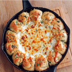 Cheesy Garlic Knot White Pizza Dip