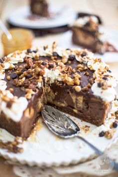 Chocolate and Salted Caramel Cheesecake with Crunchy Praline