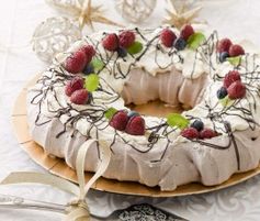 Chocolate Pavlova Wreath