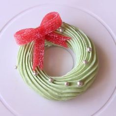 Christmas wreath meringues