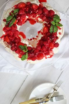 Christmas Wreath Pavlova