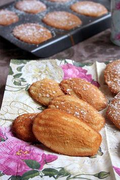 Classic French Madeleine Cookies