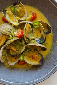 Coconut & Green Curry Steamed Clams