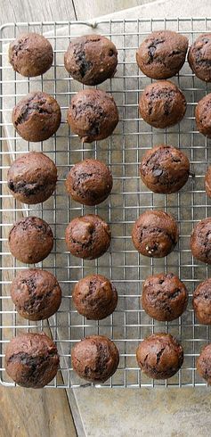 Copycat Costco Chocolate Chip Muffins (mini sized