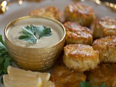 Crabcakes with Zesty Herb Tartar Sauce