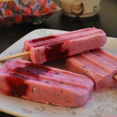 Cranberry Frozen Yogurt Popsicles - Thanksgiving Leftovers