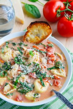 Creamy Parmesan Tomato and Spinach Tortellini Soup