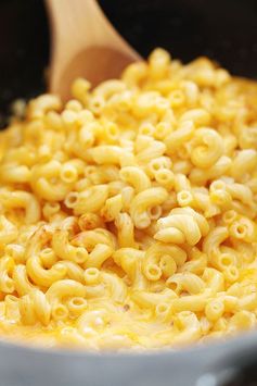 Creamy Slow Cooker Mac and Cheese