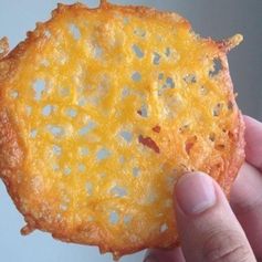 Crispy Cheddar Crisps (Low Carb & Gluten Free