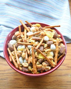 Crunchy Cereal Snack Mix