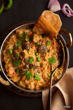 Dhingri Matar- Mushroom and peas in a Poppy Seed and Cashew Gravy