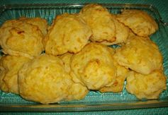 Dixie Stampede Garlic-Cheese Biscuits