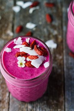 Dragon Fruit & Goji Berry Smoothie