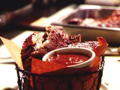 Dry Rubbed Ribs with Vinegar BBQ Sauce