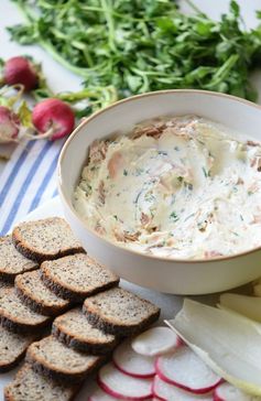 Easy Smoked Salmon Cream Cheese Spread