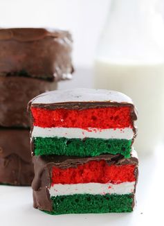 Fancy Christmas Cakes with Whipped Filling