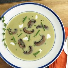 Fennel and leek soup with mushrooms