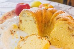 Fresh Apple Sour Cream Pound Cake