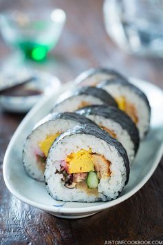 Futomaki (Thick Sushi Roll