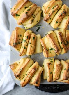 Garlic Butter Pull Apart Rolls