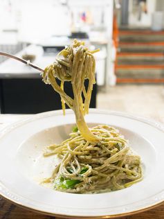 Garlic Spaghetti with Basil Cream and Pancetta