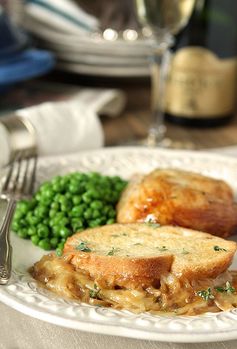 Golden Onion Casserole with Thyme and Toasted Bread Rounds