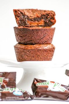 Gooey Candy Bar Brownie Cups #SundaySupper