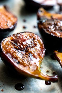 Grilled Figs With Pomegranate Molasses