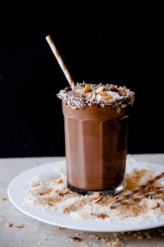 Healthy Almond Joy Smoothie