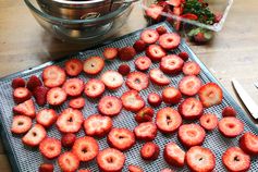 How to Dehydrate (Dry Strawberries