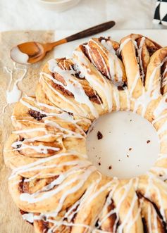 How To Make a Cinnamon Roll Wreath