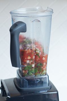 How To Make Restaurant-Style Salsa in a Blender