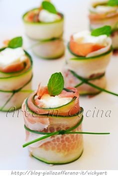 Involtini di cetriolo prosciutto e gorgonzola