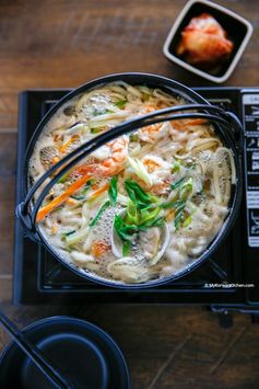 Kalguksu (Korean Knife Cut Noodle Soup