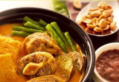 KARE (Meat and Vegetable Stew in Peanut Sauce