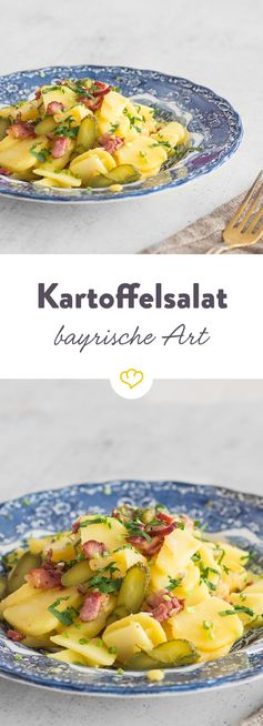 Lauwarmer Bayrischer Kartoffelsalat mit Brühe und Speck