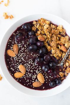 Lemon Blueberry Smoothie Bowl [Guest Post with Fooduzzi]