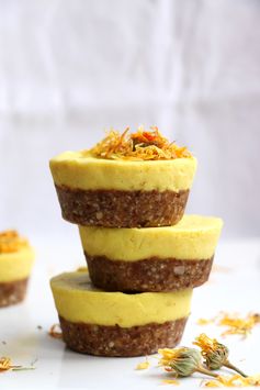 Mango and Turmeric Raw Cupcakes (grain-free & vegan