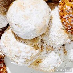 One-Bite Cashew Snowballs