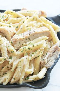 One-Pot Garlic Alfredo Chicken and Penne